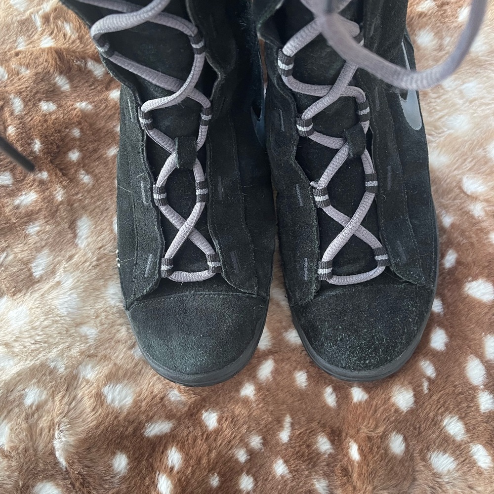 Tall and Nike lace up winter boots - Picture 4 of 6